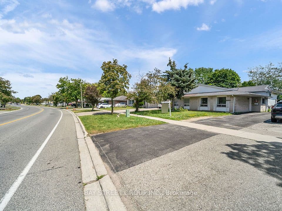 3068 Morning Star Drive, Mississauga, ON L4T 1X2 – main photo