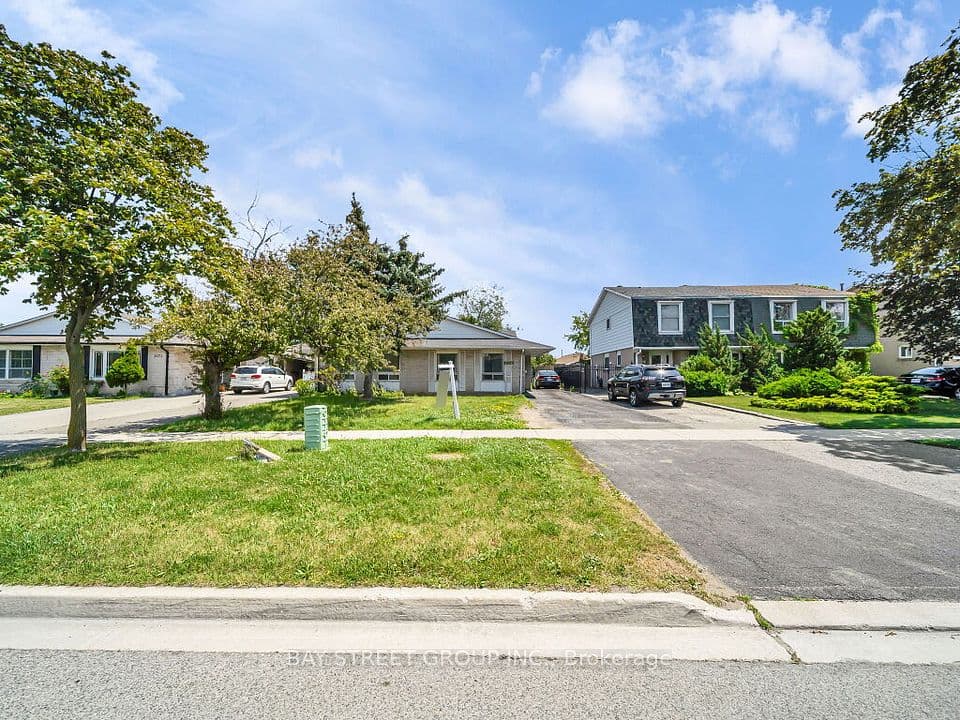 3068 Morning Star Drive, Mississauga, ON L4T 1X2 – photo 2