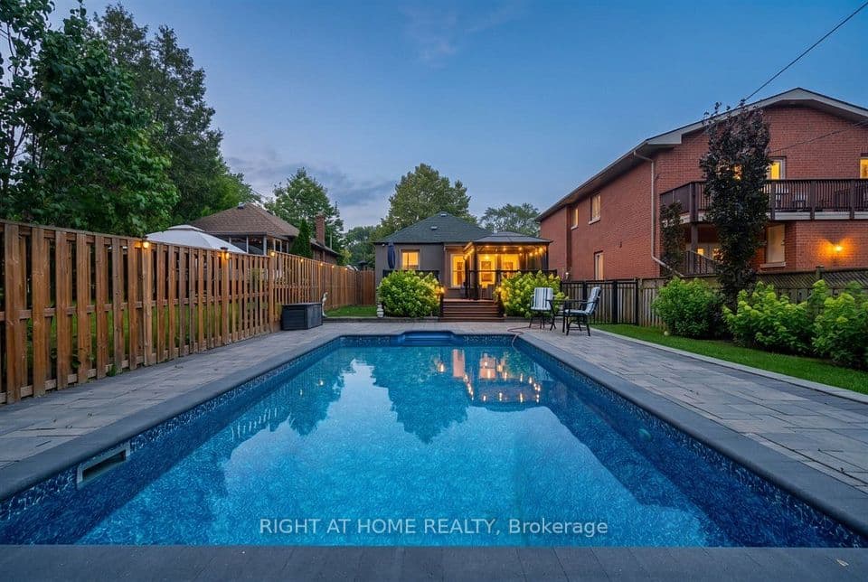 188 Queens Avenue, Toronto, ON M8V 2N9 – photo 2