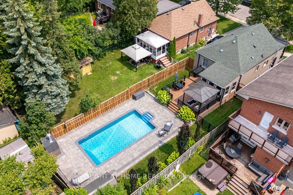 188 Queens Avenue, Toronto, ON M8V 2N9 – main photo