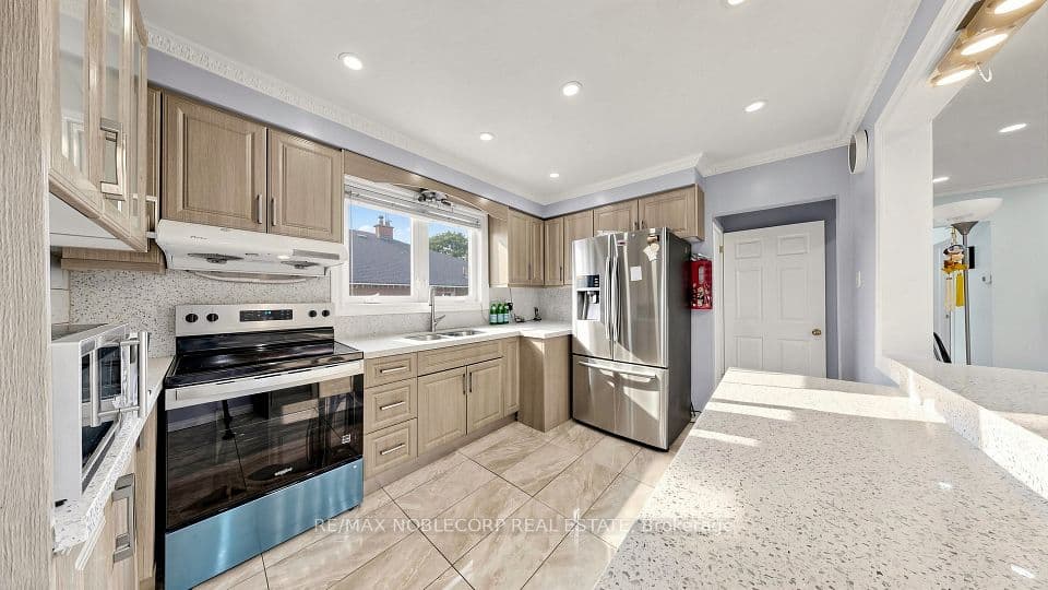 95 Snowood Court, Toronto, ON M3N 1E7 – photo 3