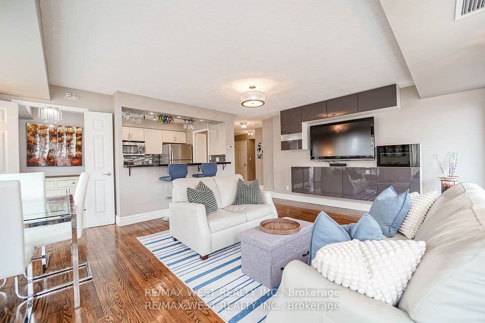 190 Manitoba Street 309, Toronto, ON M8Y 3Y8 – photo 3