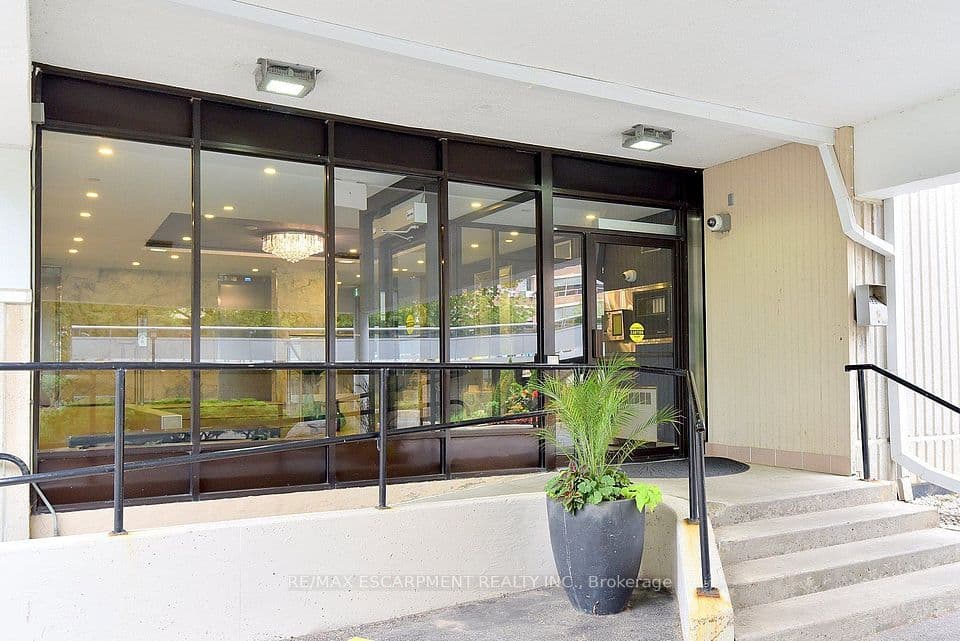 2263 Marine Drive 401, Oakville, ON L6L 5K1 – photo 2