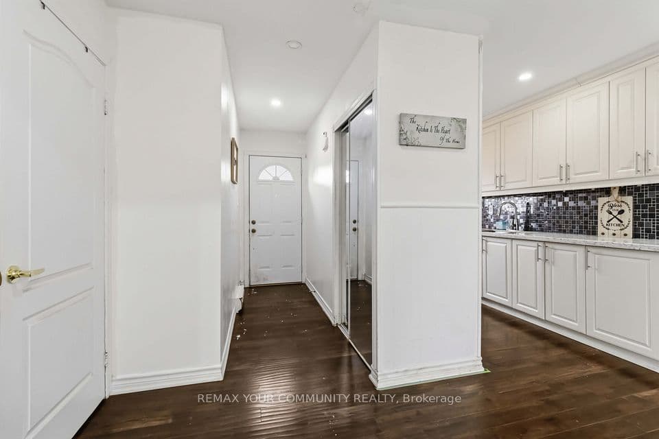 11 Grantbrook Court, Brampton, ON L6S 2K8 – main photo