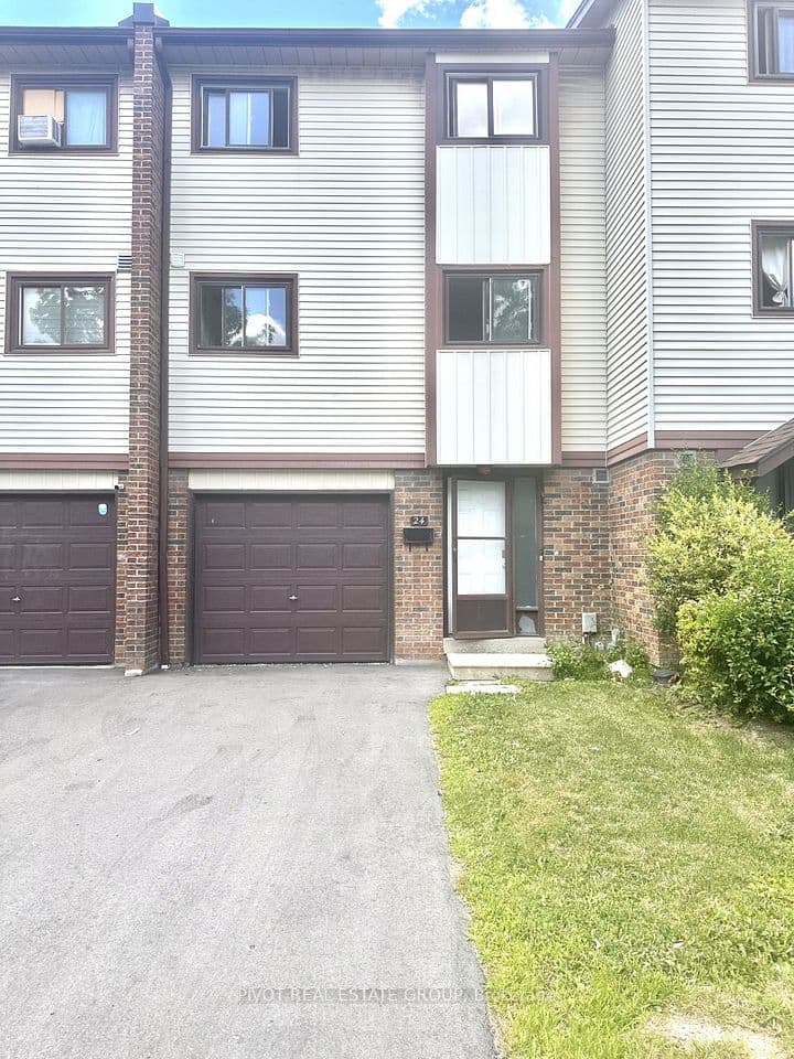 24 Mccallum Court, Brampton, ON L6W 3M4 – main photo
