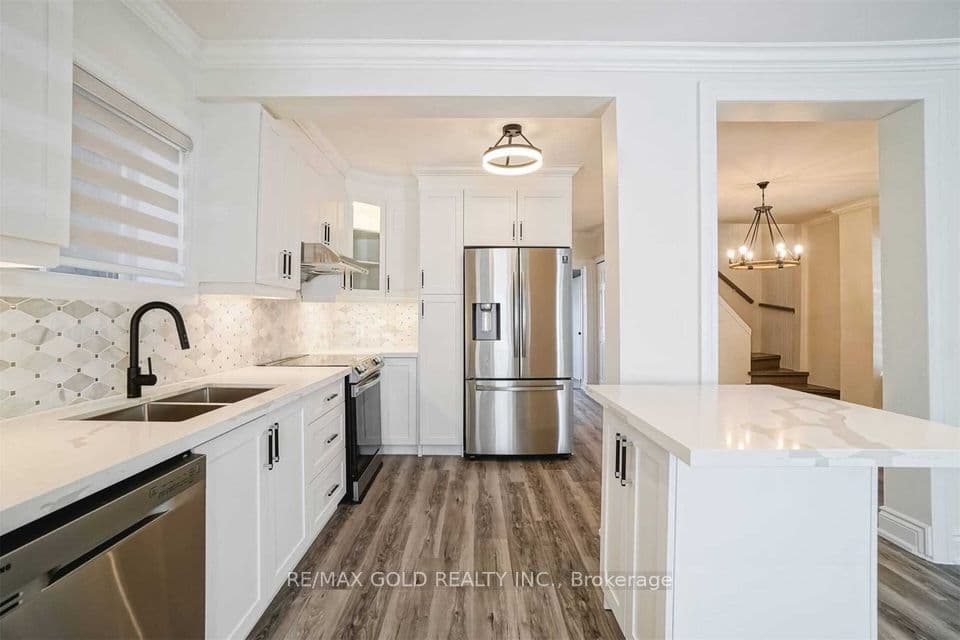4 Adamson Street S, Halton Hills, ON L0P 0A2 – main photo