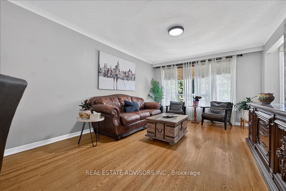 14 Grampian Crescent, Toronto, ON M9L 2L3 – photo 2