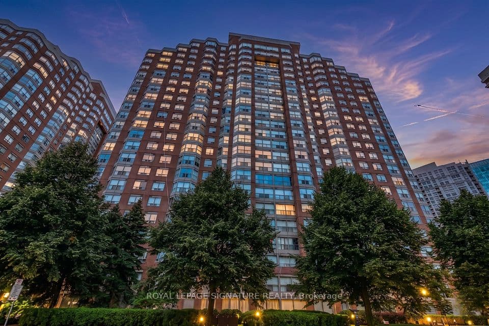 325 Webb Drive 707, Mississauga, ON L5B 3Z9 – main photo