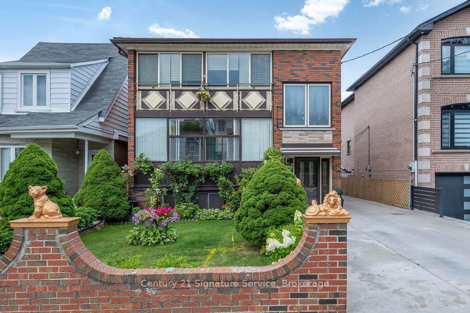 524 Silverthorn Avenue, Toronto, ON M6M 3H7 – photo 3