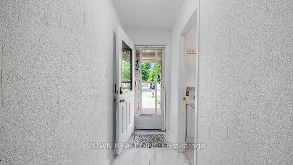 1542 Kirkrow Crescent, Mississauga, ON L5M 3Y8 – photo 3