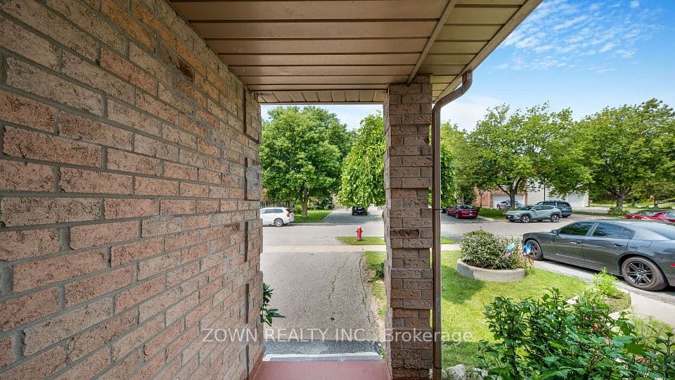 1542 Kirkrow Crescent, Mississauga, ON L5M 3Y8 – photo 2
