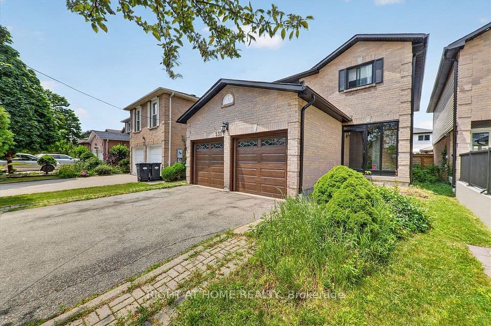531 Wallenberg Crescent, Mississauga, ON L5B 3L8 – photo 2
