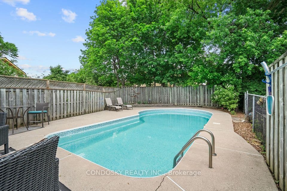 15 Gibbons Place, Halton Hills, ON L7G 1M2 – photo 2