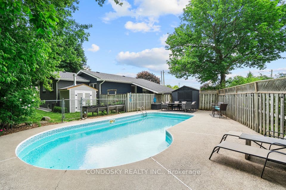 15 Gibbons Place, Halton Hills, ON L7G 1M2 – main photo