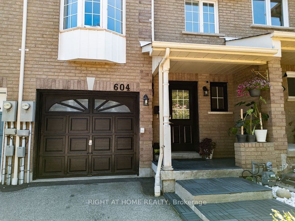 604 Lumberton Crescent, Mississauga, ON L4Z 3Z6 – photo 3