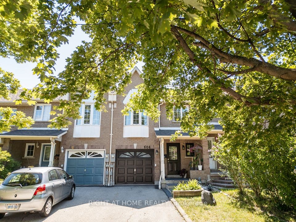 604 Lumberton Crescent, Mississauga, ON L4Z 3Z6 – main photo