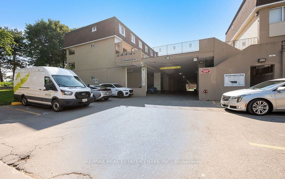 2170 Bromsgrove Road 2, Mississauga, ON L5J 4J2 – photo 2