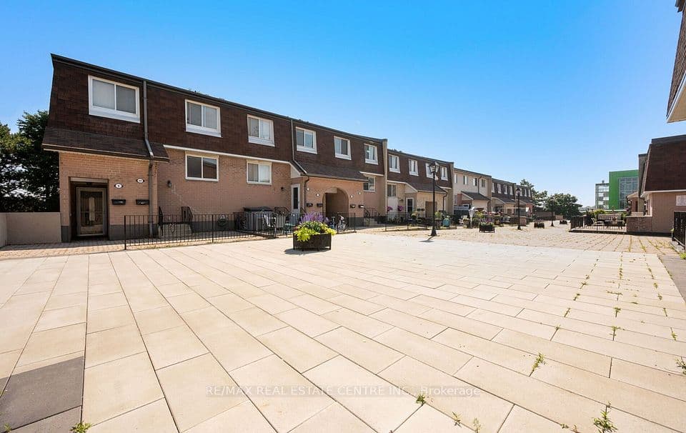 2170 Bromsgrove Road 2, Mississauga, ON L5J 4J2 – photo 3