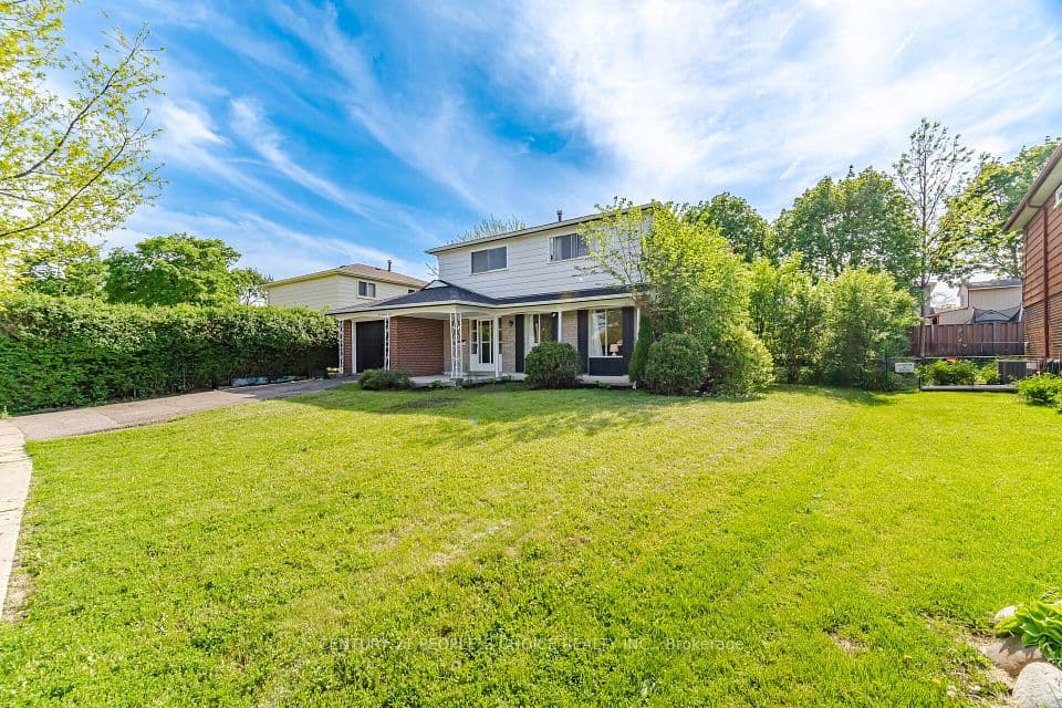 4 Furness Crescent, Toronto, ON M9V 3V1 – photo 2