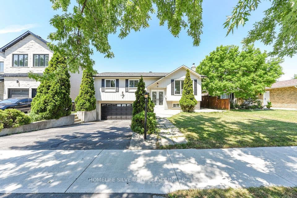 3315 Dwiggin Avenue, Mississauga, ON L4T 3J3 – main photo