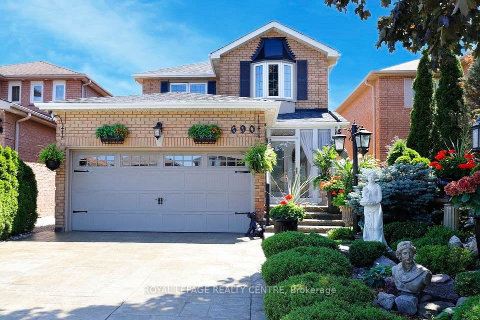690 Ashprior Avenue, Mississauga, ON L5R 3N8 – photo 2