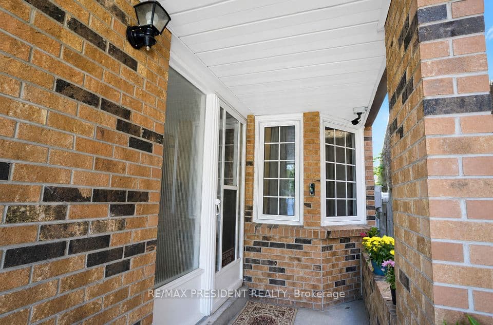 29 Norbrook Crescent, Toronto, ON M9V 4P7 – photo 3