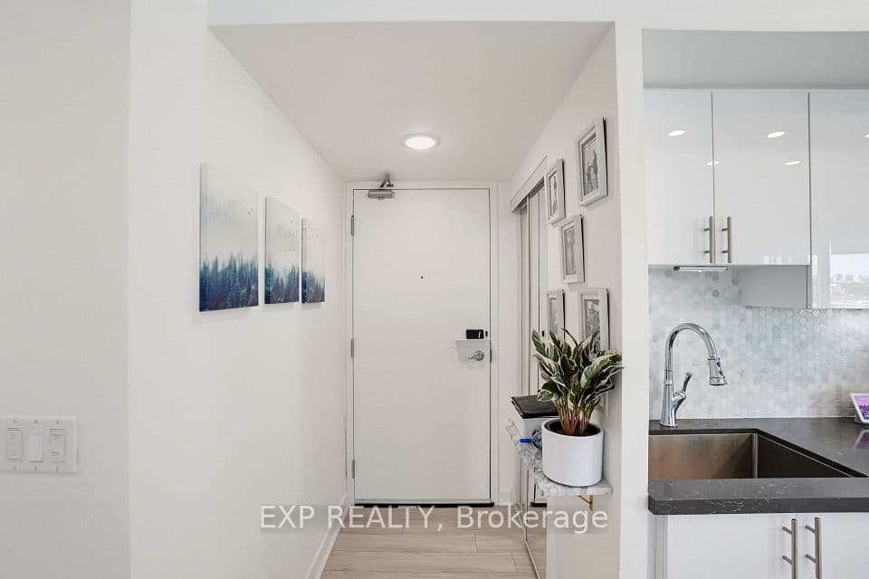 155 Legion Road N 813, Toronto, ON M8Y 0A7 – photo 3