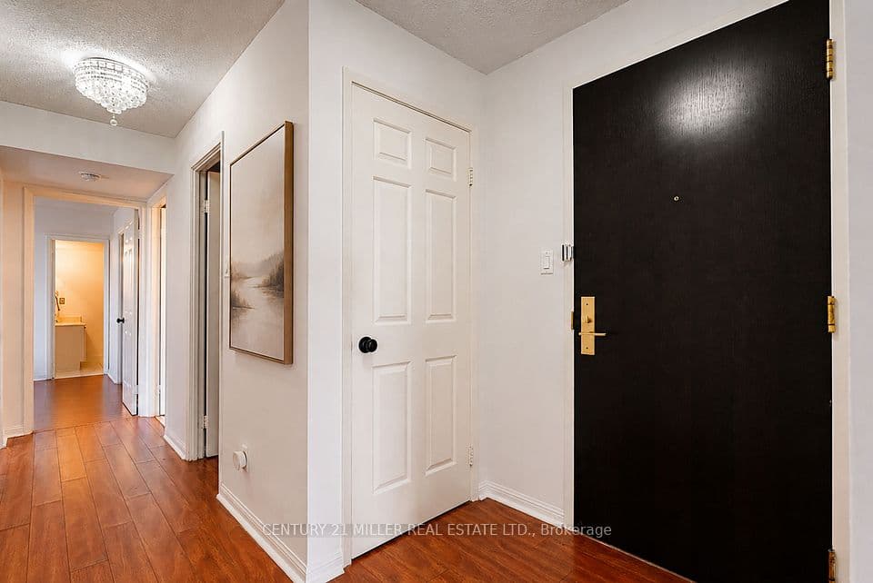 55 Kingsbridge Garden Circle 909, Mississauga, ON L5R 1Y1 – photo 2
