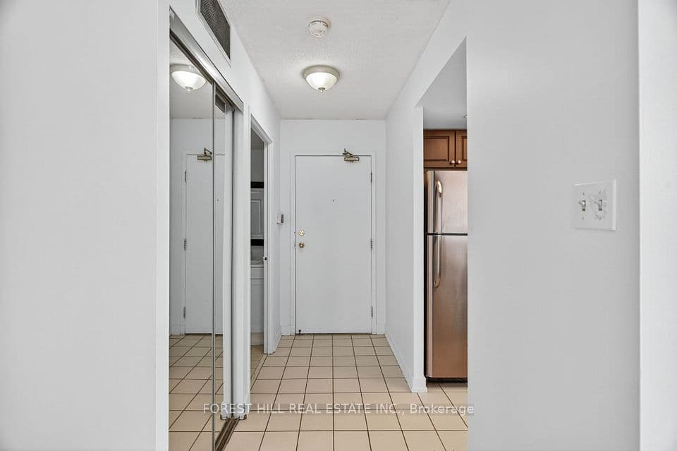 285 Enfield Place 210, Mississauga, ON L5B 3Y6 – photo 3