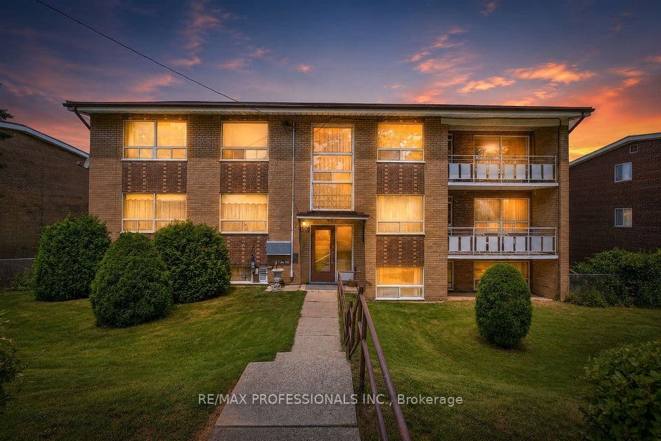50 Waniska Avenue, Toronto, ON M8Y 1P9 – photo 2