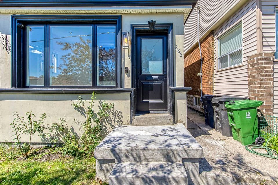 286 Gilbert Avenue, Toronto, ON M6E 4W7 – photo 3