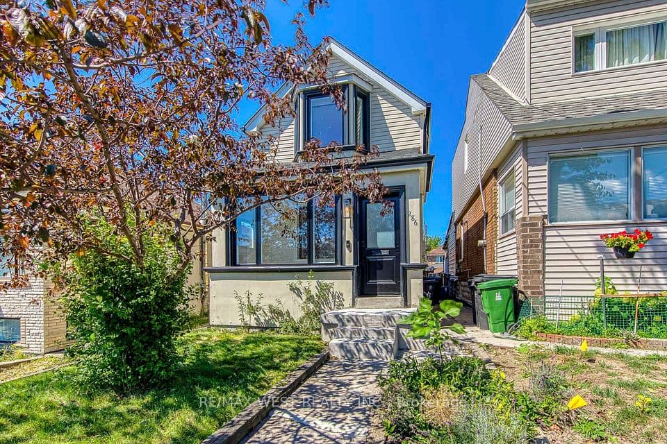 286 Gilbert Avenue, Toronto, ON M6E 4W7 – photo 2