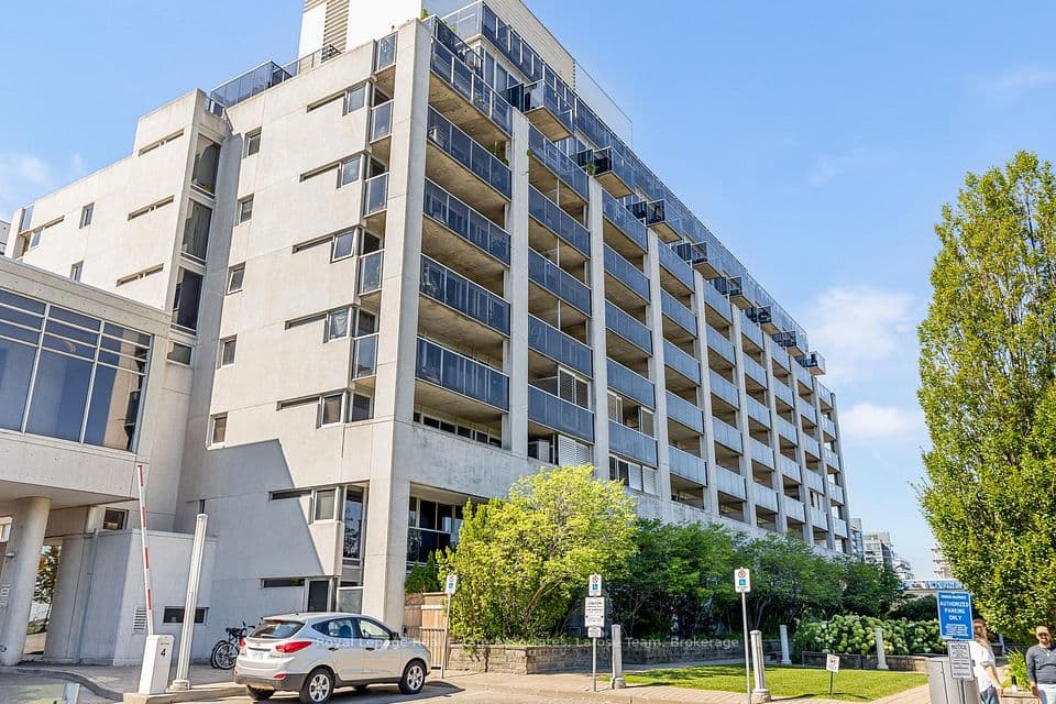 1050 The Queensway 611, Toronto, ON M8Z 0A8 – main photo