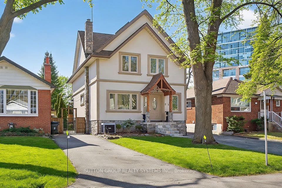 32 Green Lanes, Toronto, ON M8Z 4V6 – main photo