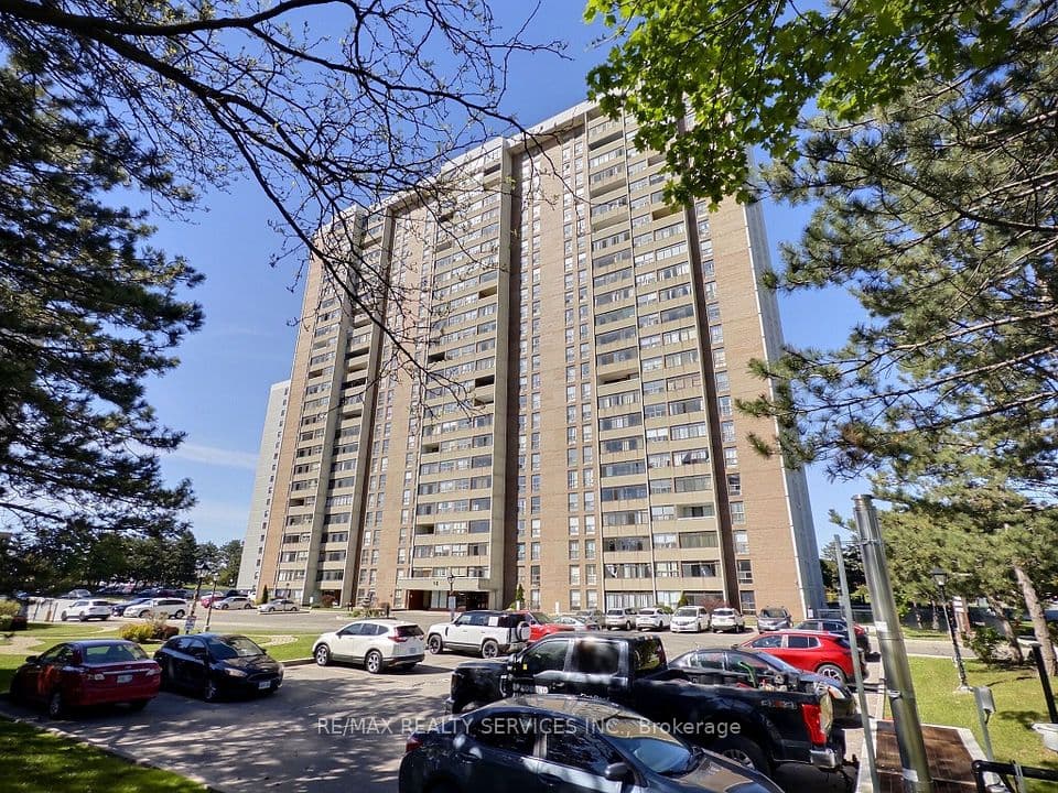 18 Knightsbridge Road 1812, Brampton, ON L6T 3X5 – main photo