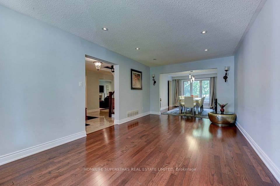 868 Kowal Drive, Mississauga, ON L5H 3T4 – photo 3