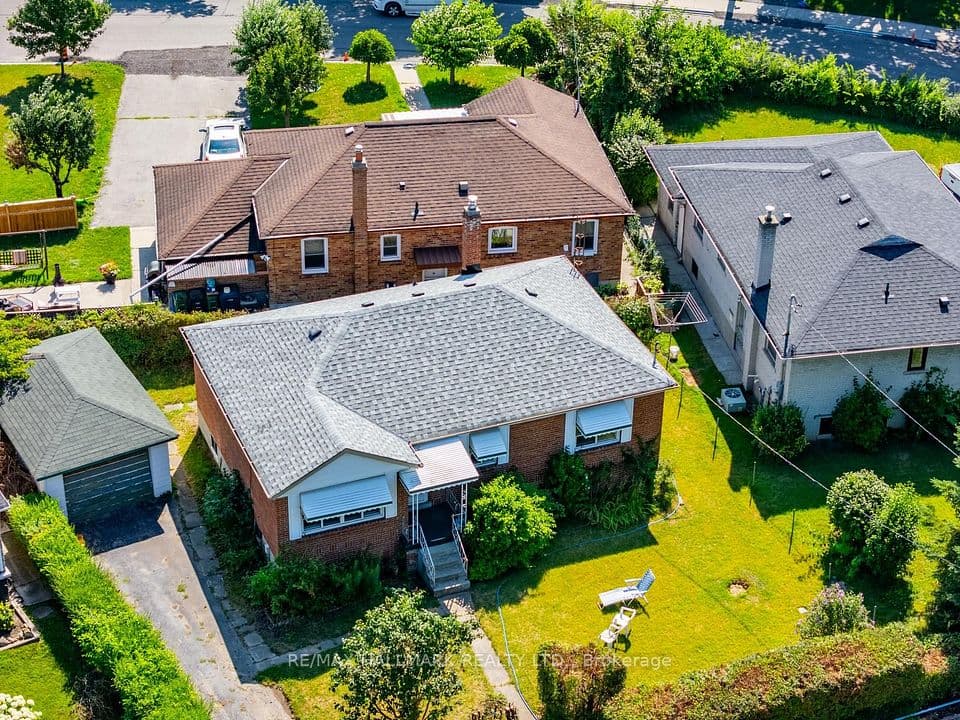 31 Frimette Crescent, Toronto, ON M6N 4W5 – main photo