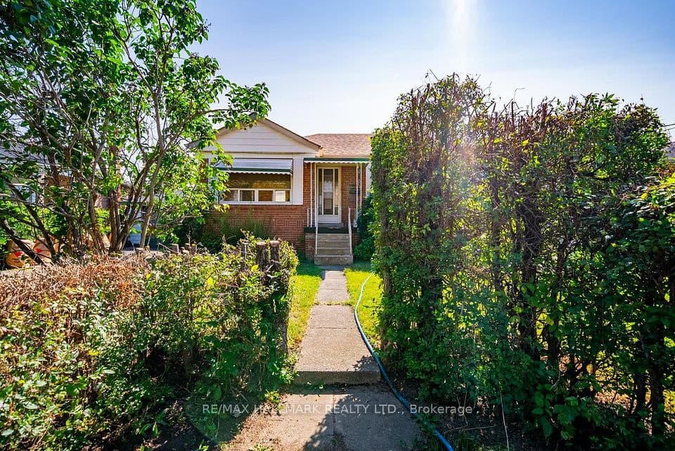 31 Frimette Crescent, Toronto, ON M6N 4W5 – photo 2