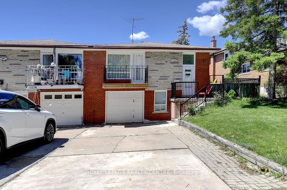 1278 Shamir Crescent, Mississauga, ON L5C 1L1 – photo 2