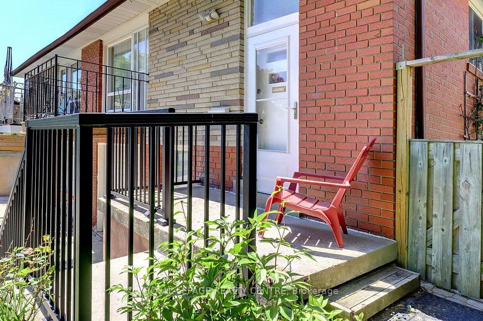 1278 Shamir Crescent, Mississauga, ON L5C 1L1 – photo 3