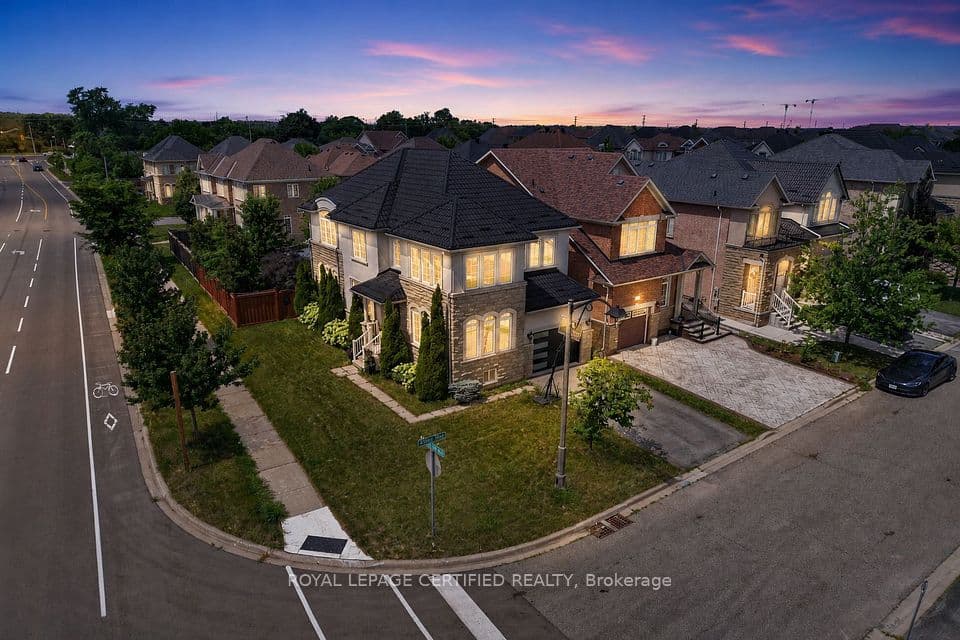 2561 Grand Oak Trail, Oakville, ON L6M 0R4 – main photo