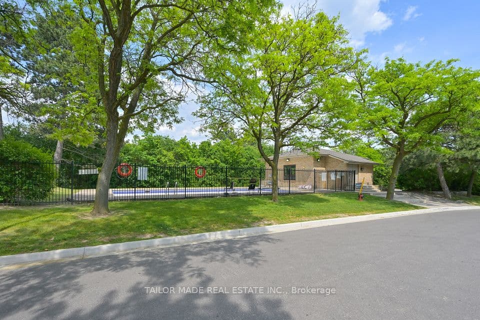 79 Guildford Crescent 79, Brampton, ON L6S 3K2 – photo 2