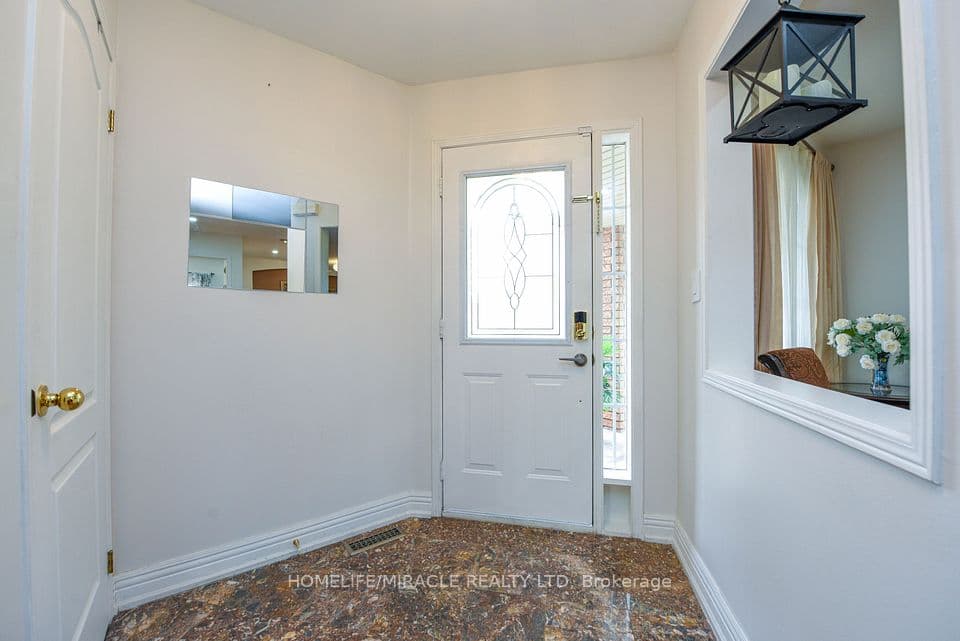 113 Seclusion Crescent, Brampton, ON L6R 1K8 – photo 2