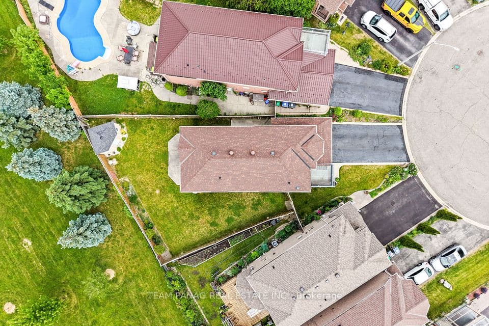 12 Stirrup Court, Brampton, ON L6X 4Y1 – main photo