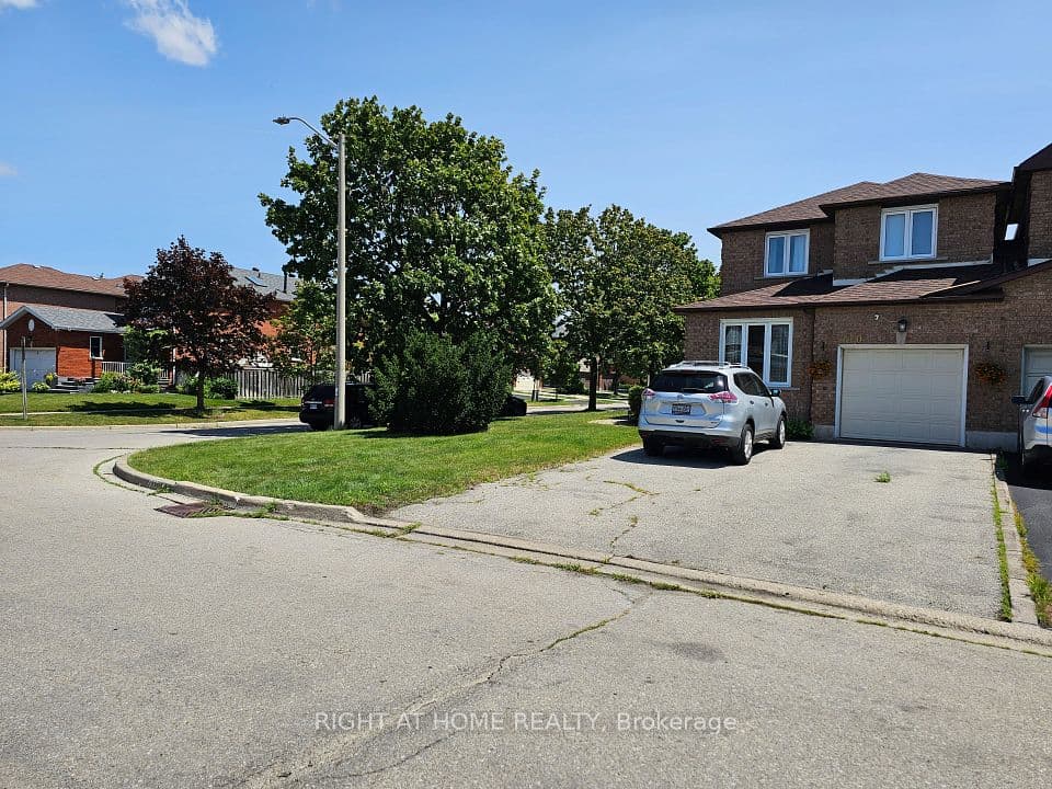 710 Ashprior Avenue, Mississauga, ON L5R 3N8 – photo 3