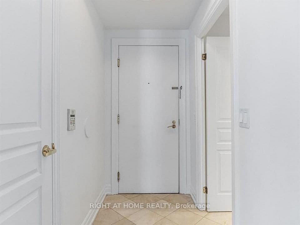 2087 W Lake Shore Boulevard 207, Toronto, ON M8V 4G3 – photo 3