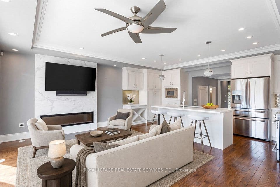 216 Rebecca Street, Oakville, ON L6K 1J9 – photo 2