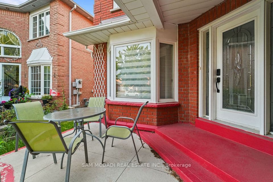 4778 Crystal Rose Drive, Mississauga, ON L5V 1G9 – photo 2