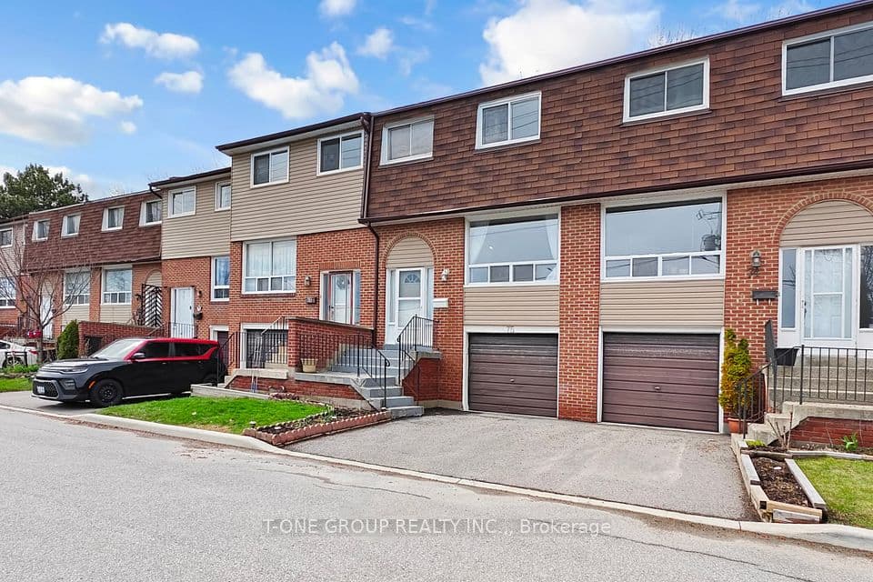 3025 Cedarglen Gate 75, Mississauga, ON L5C 2V7 – main photo