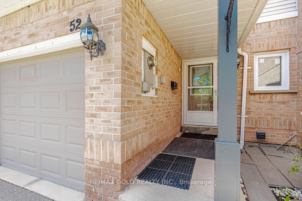 52 Wickstead Court, Brampton, ON L6R 1N8 – photo 3